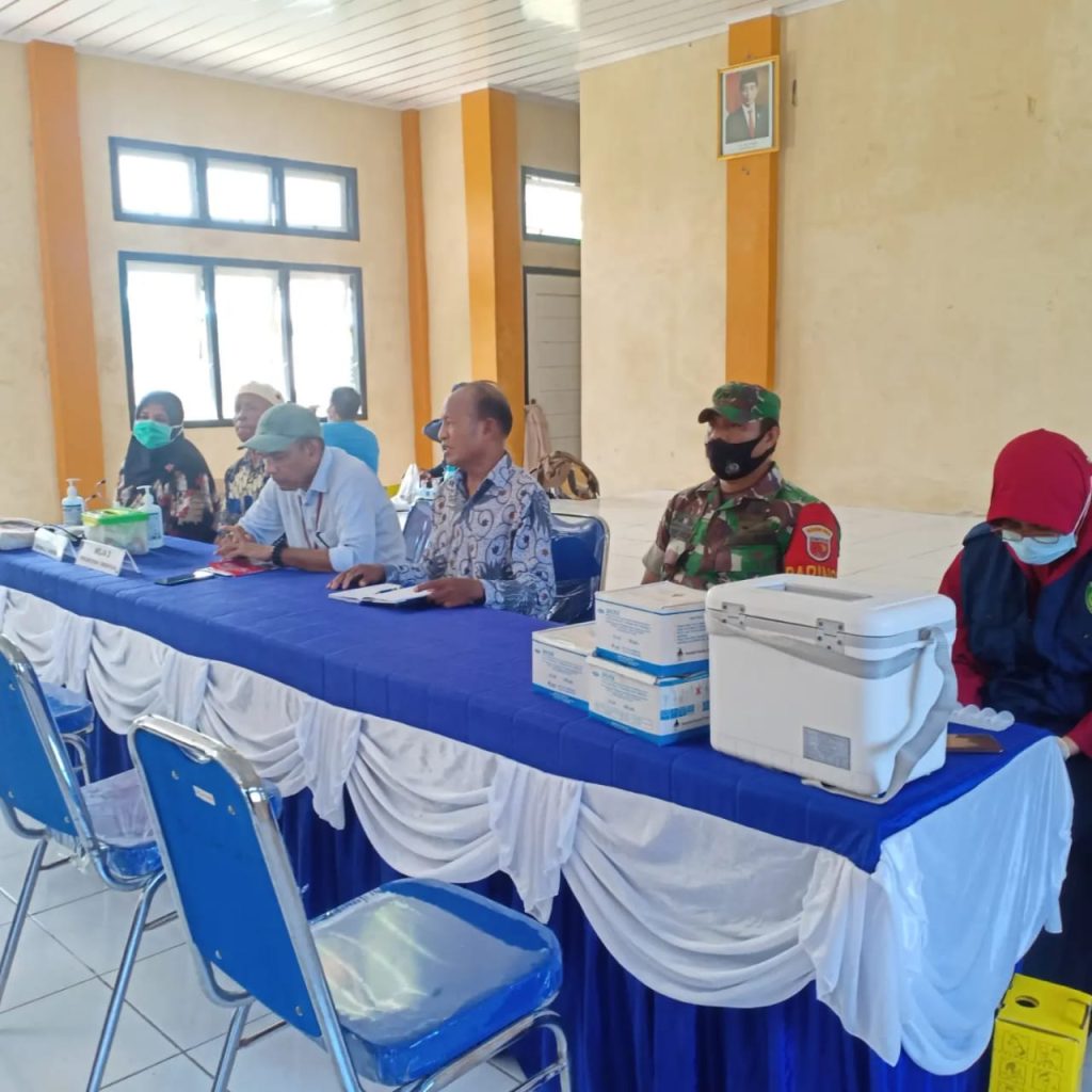 Pemkot Tual Kejar Target 70% Sesuai Arahan Walikota, Diskominfo dan Dispusip Kawal Vaksinasi di Desa Dullah Laut
