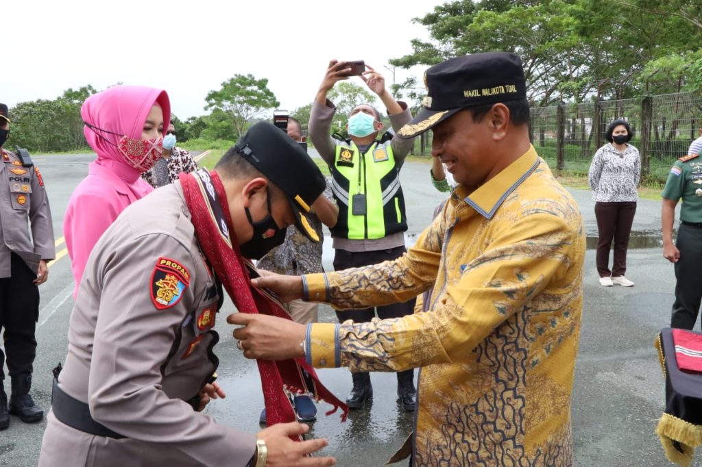 Kedatangan Kapolres Tual Disambut Wakil Walikota Tual